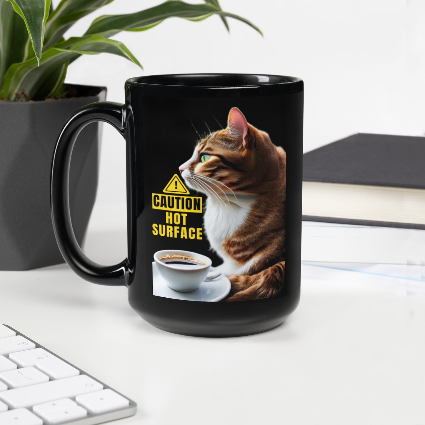 Glossy "Cautious Kitty" Mug in Black
