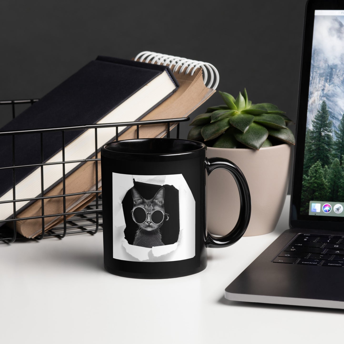 Glossy "Breakout Cat" Mug in Black